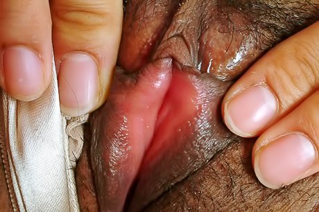 Heavily seductive babe with brown nipples gives incredible closeups