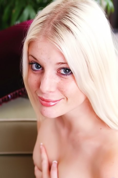 Charming Gillian Jacobs doppelganger stripping totally naked