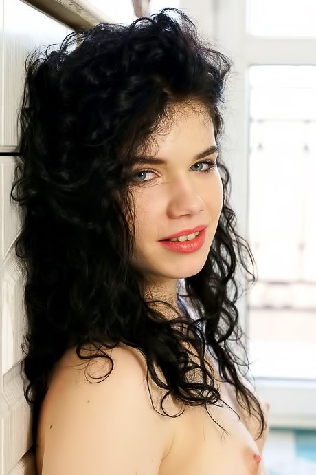 Big curly hair babe plays with ice cubes and shows her shaved twat